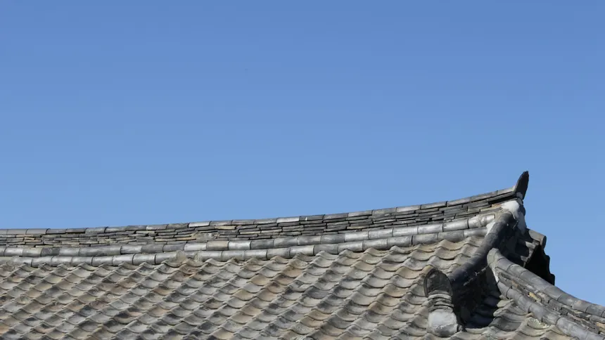 A detailed ridge and tiled roof on a substantial Hornchurch property